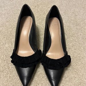 Kaari Blue Ruffle Black Pumps